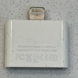 Apple Lightning to 30-Pin Adapter - White